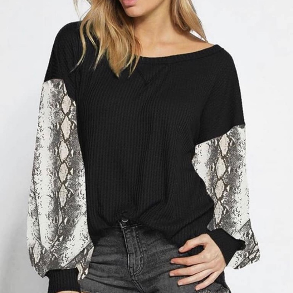 SNAKESKIN PATTERN SLEEVE TOP
